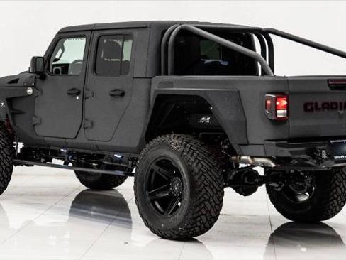 Used 2025 Jeep Gladiator Sport image 15