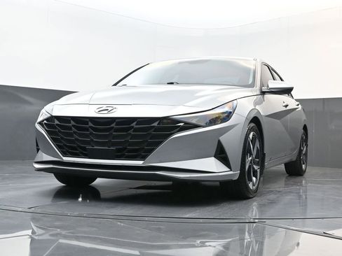 Used 2023 Hyundai Elantra SEL w/ Convenience Package image 33