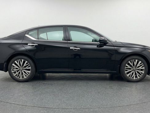 Used 2025 Nissan Altima 2.5 SV image 11