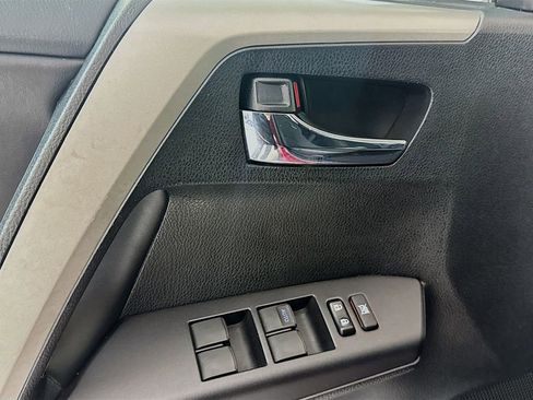 Used 2018 Toyota RAV4 XLE image 15