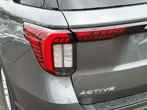 New 2026 Ford Explorer Active RWD image 11