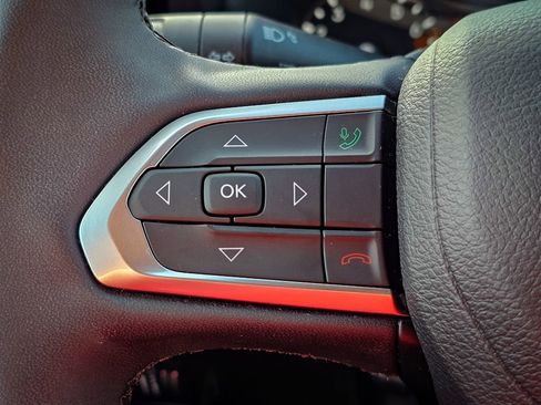 Certified 2024 Jeep Compass Latitude image 18