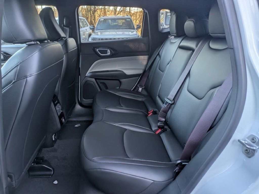 Used 2026 Jeep Compass Limited AWD/4WD image 23