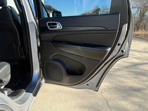 Used 2021 Jeep Grand Cherokee Laredo X image 10