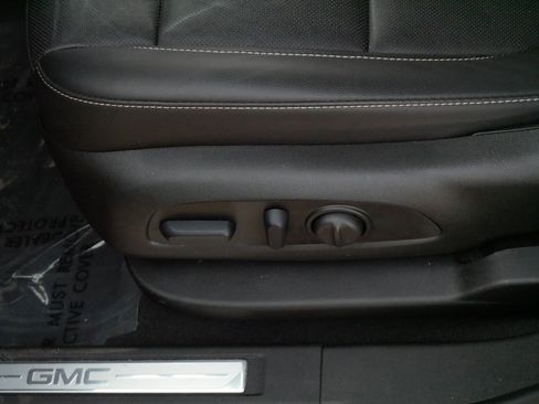 Used 2023 GMC Acadia SLT w/ Preferred Package image 20