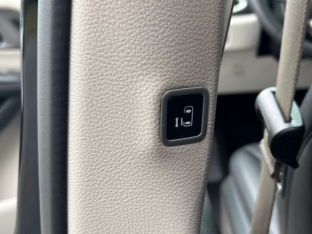 Used 2024 Chrysler Pacifica Touring-L FWD image 13
