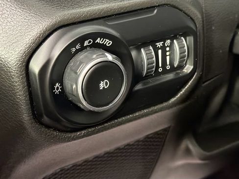 Used 2021 Jeep Wrangler Unlimited Sahara w/ Uconnect 4C Nav & Sound Group AWD/4WD image 10