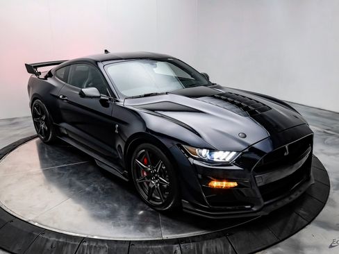 Used 2021 Ford Mustang Shelby GT500 w/ Carbon Fiber Track Pack image 24