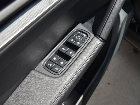 Certified 2025 Porsche Cayenne Coupe image 25