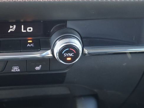 Used 2019 MAZDA MAZDA3 w/Preferred Pkg image 28