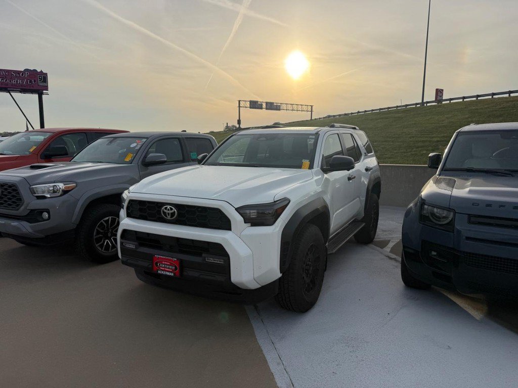 Certified 2025 Toyota 4Runner TRD Off-Road Premium AWD/4WD image 2