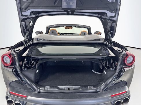 Certified 2019 Ferrari Portofino RWD image 27