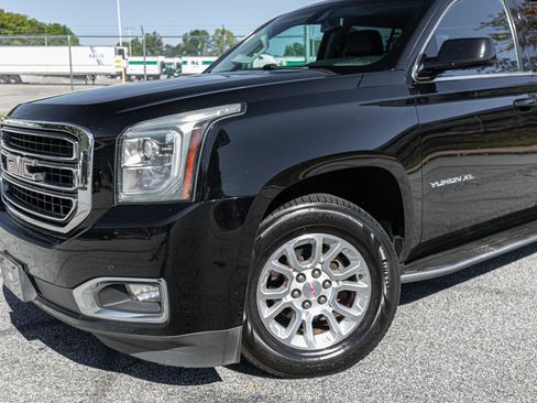 Used 2016 GMC Yukon XL SLE image 2