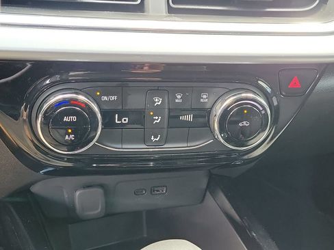 Used 2025 Chevrolet Trax LT FWD image 32