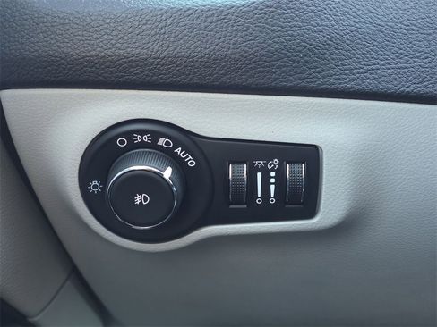 Used 2021 Jeep Compass Limited image 17