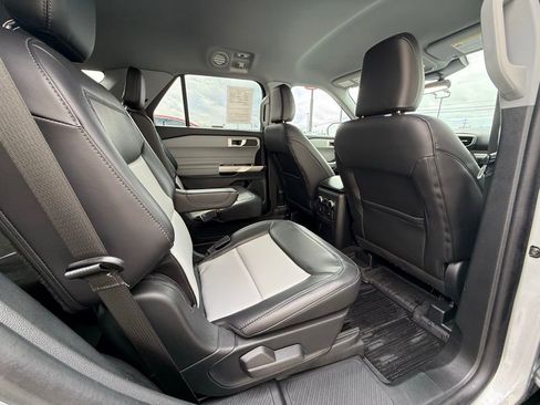 Used 2023 Ford Explorer XLT w/ Equipment Group 202A image 27
