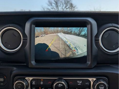 Used 2023 Jeep Wrangler Sahara w/ Cold Weather Group image 21