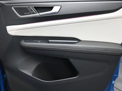 Certified 2025 Volkswagen Atlas Cross Sport SEL Premium R-Line image 11