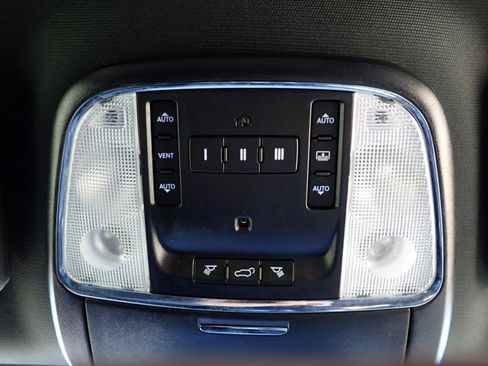 Used 2018 Jeep Grand Cherokee Limited w/ Luxury Group II image 25