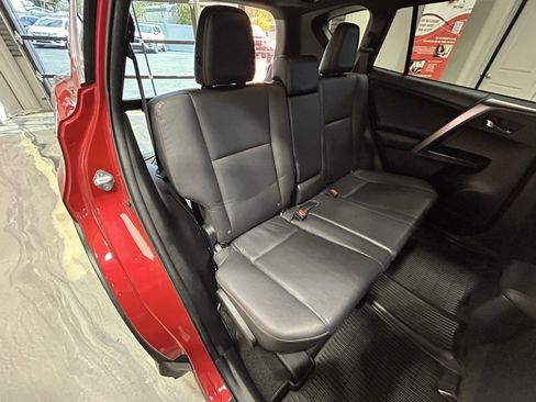 Used 2016 Toyota RAV4 SE image 6