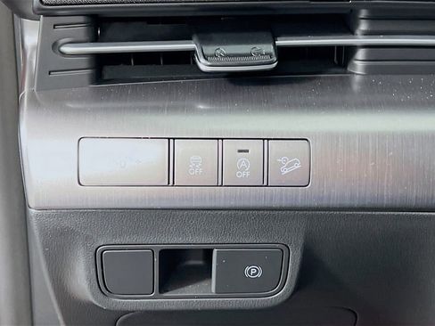 Certified 2025 Hyundai Kona SE image 10