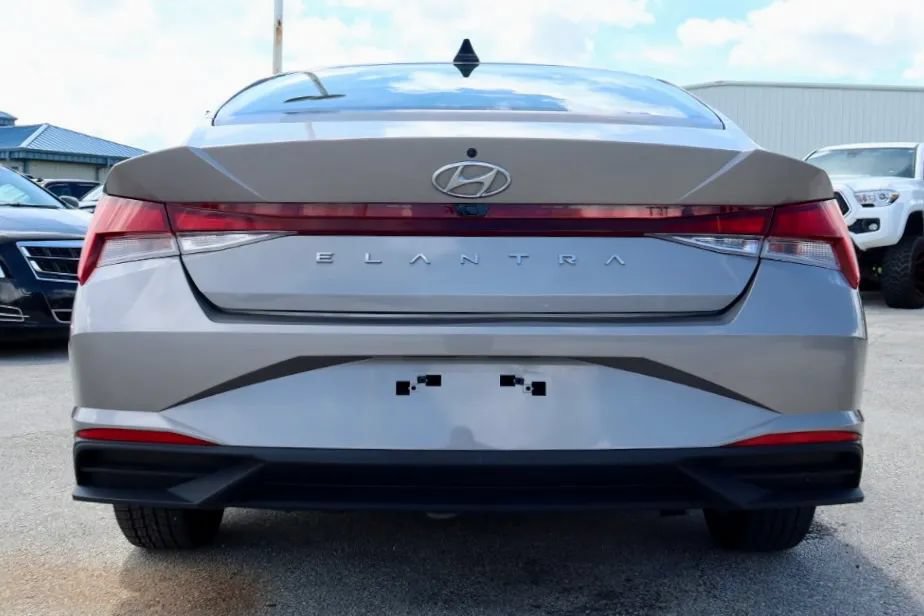 Used 2023 Hyundai Elantra SEL FWD image 3