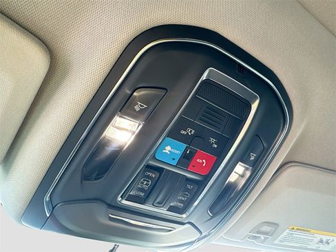 Used 2024 Jeep Grand Cherokee L Laredo image 18