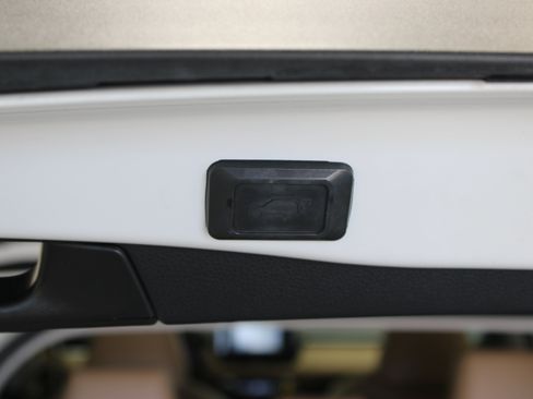 Used 2021 Toyota RAV4 XLE Premium FWD image 32