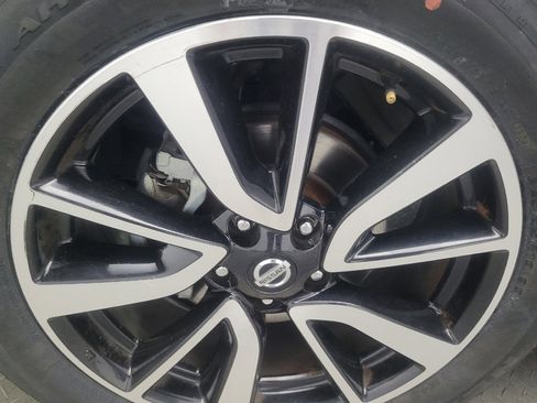Used 2019 Nissan Rogue SL w/ Premium Package FWD image 31