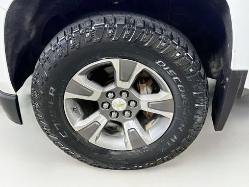 Used 2017 Chevrolet Colorado Z71 AWD/4WD image 38