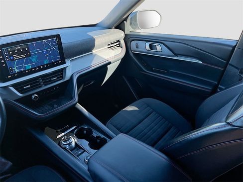 Used 2025 Ford Explorer ST-Line w/ Premium Package image 24