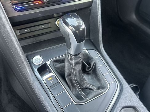 Used 2023 Volkswagen Tiguan SE w/ Panoramic Sunroof Package FWD image 27