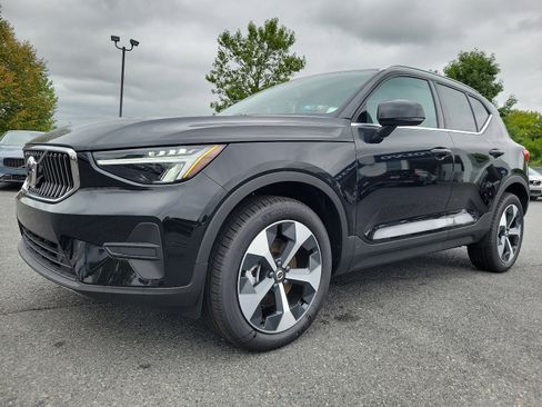 New 2025 Volvo XC40 B5 Core w/ Protection Package Premier image 2