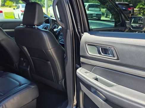 Used 2018 Ford Explorer XLT w/ Equipment Group 202A FWD image 16