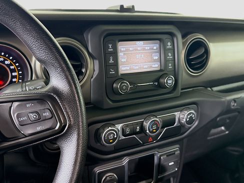 Used 2021 Jeep Gladiator Sport image 18