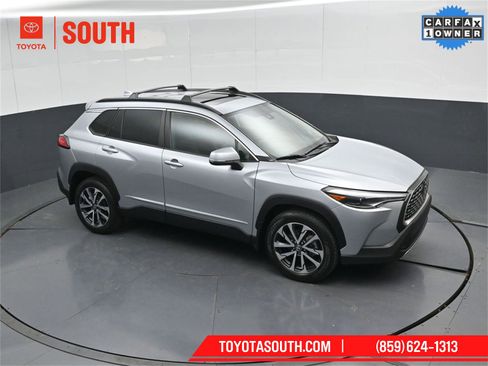 Used 2022 Toyota Corolla Cross XLE image 57