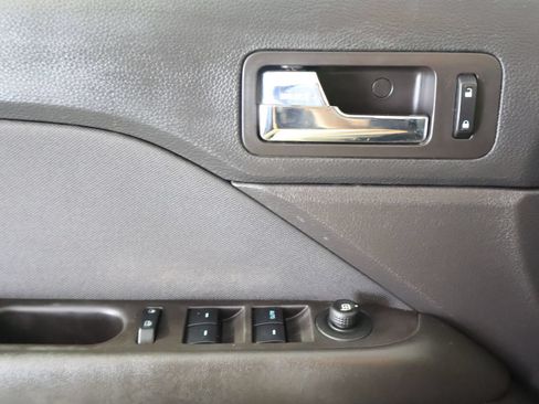 Used 2011 Ford Fusion SE FWD image 31