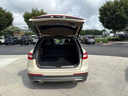 Used 2016 Lincoln MKX Reserve w/ Luxury Package AWD/4WD image 9