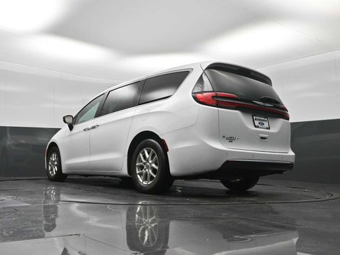Used 2024 Chrysler Pacifica Touring-L FWD image 51