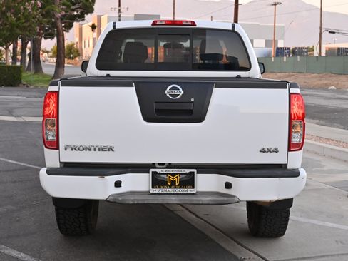 Used 2012 Nissan Frontier SV w/ Sport Appearance Pkg AWD/4WD image 5