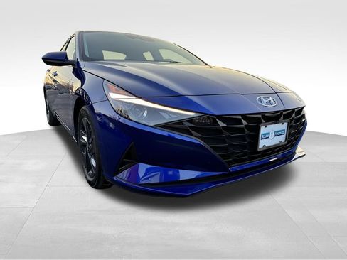 Used 2023 Hyundai Elantra SEL image 1