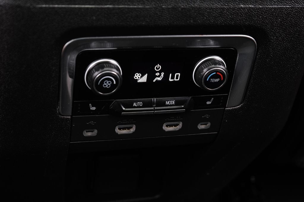 Used 2021 Chevrolet Suburban High Country RWD image 41