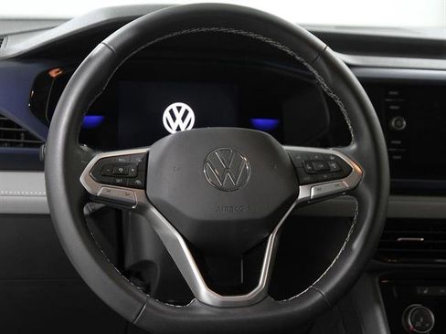 Used 2023 Volkswagen Taos SE image 7