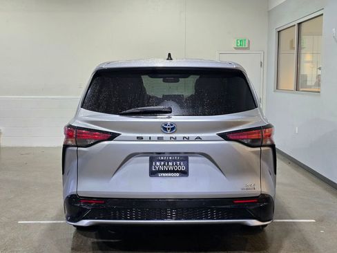 Used 2021 Toyota Sienna XSE image 5