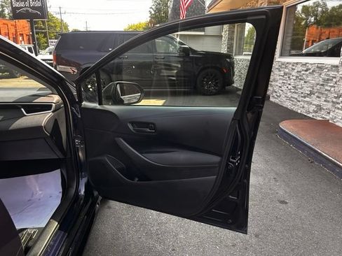 Used 2025 Toyota Corolla LE FWD image 12