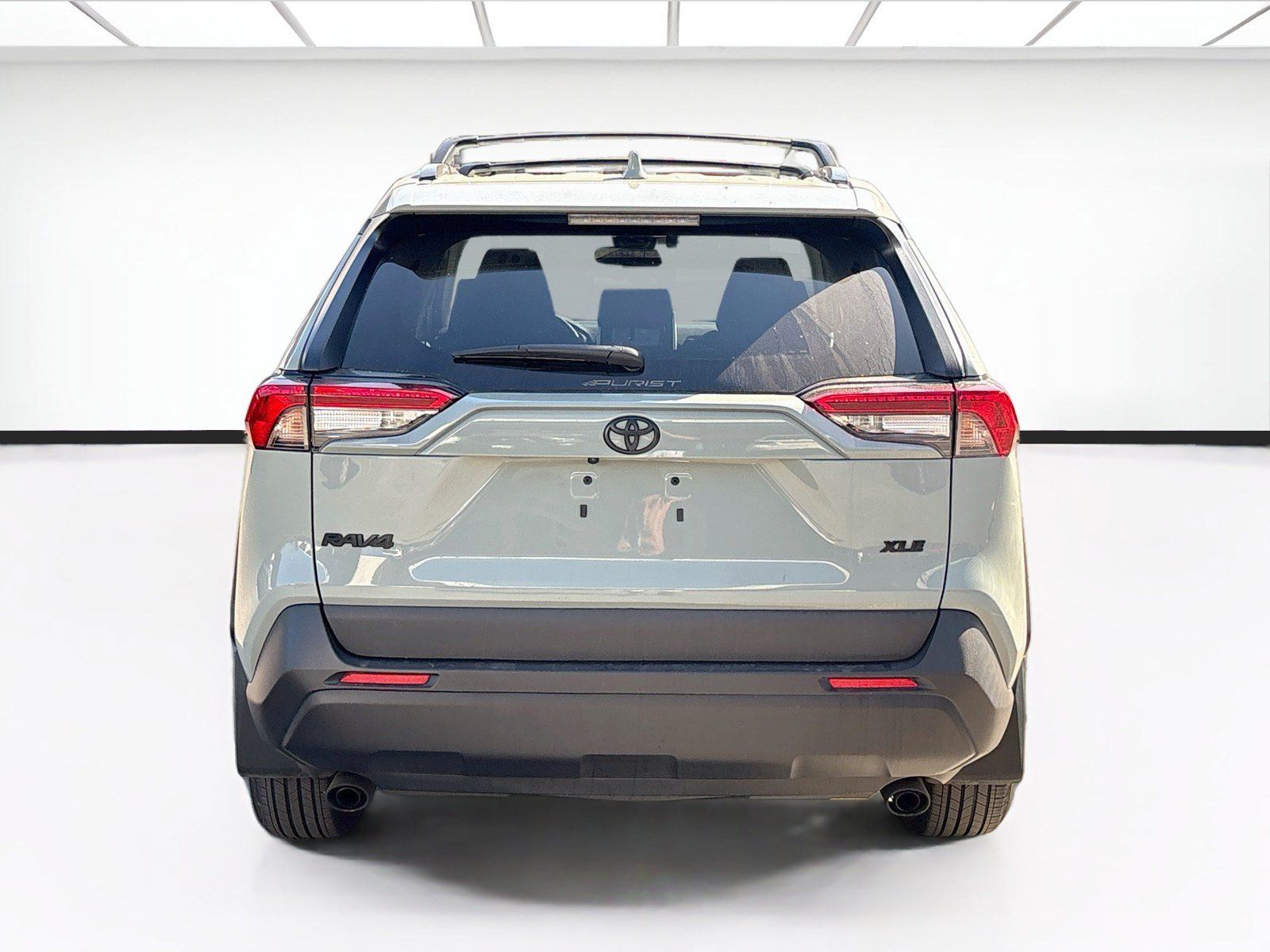Used 2023 Toyota RAV4 XLE w/ Convenience Package FWD image 5