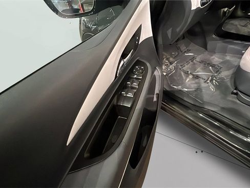 Used 2020 Chevrolet Bolt LT image 18