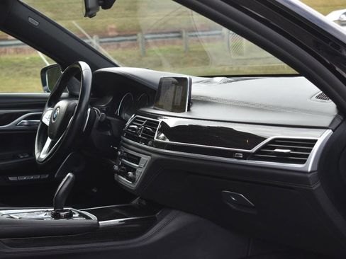 Used 2018 BMW 750i xDrive image 30