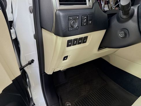 Used 2023 Lexus GX 460 Premium w/ Premium Package image 10