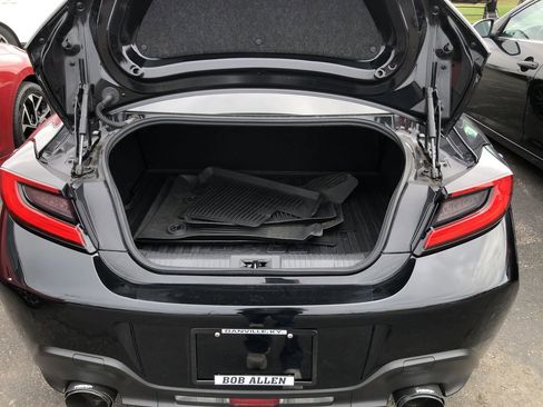 Used 2023 Toyota GR86 Premium w/ ALL Weather Mat Package (TMS) image 9